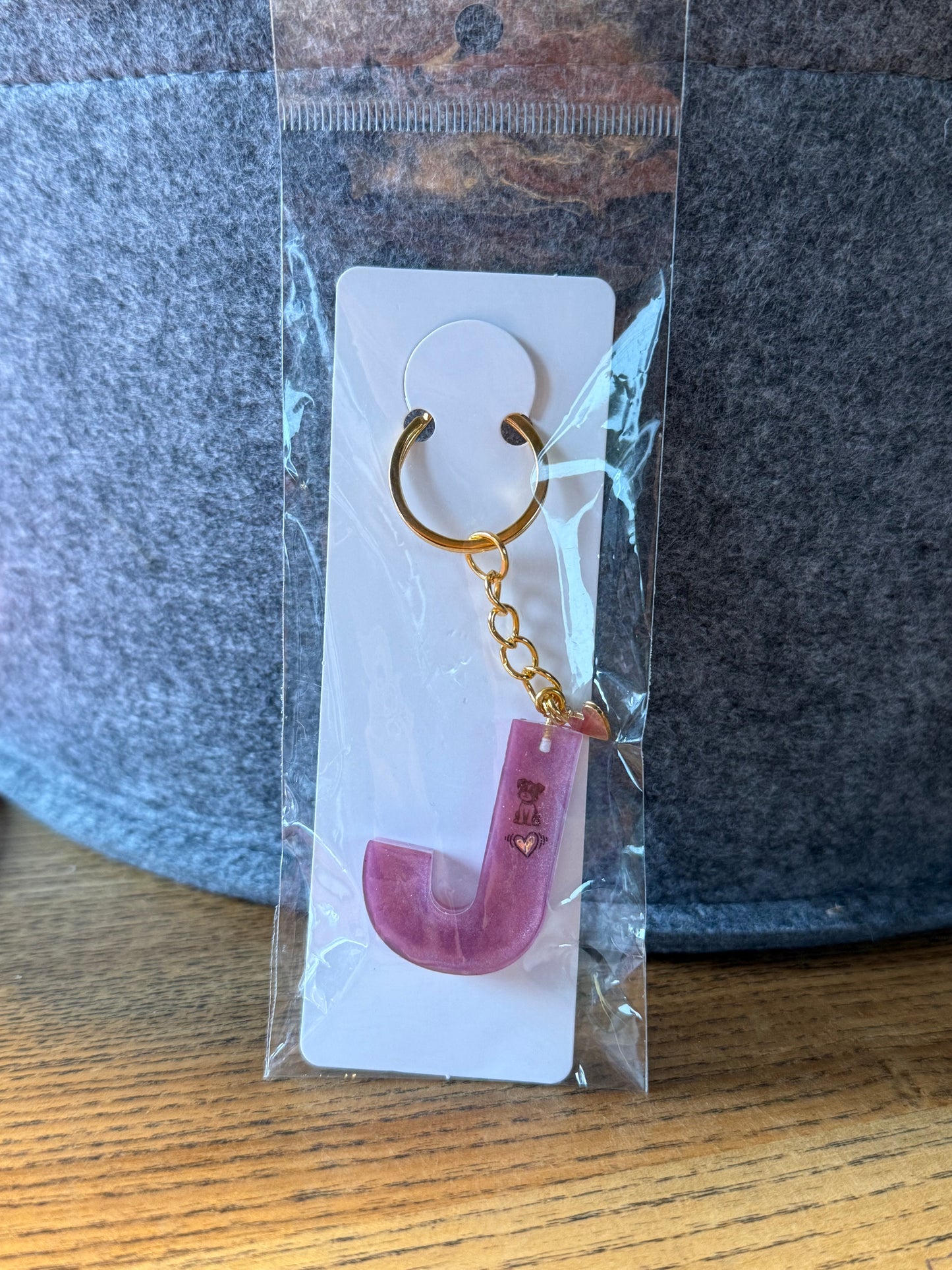 Schlüsselanhänger „J“ mit Hund