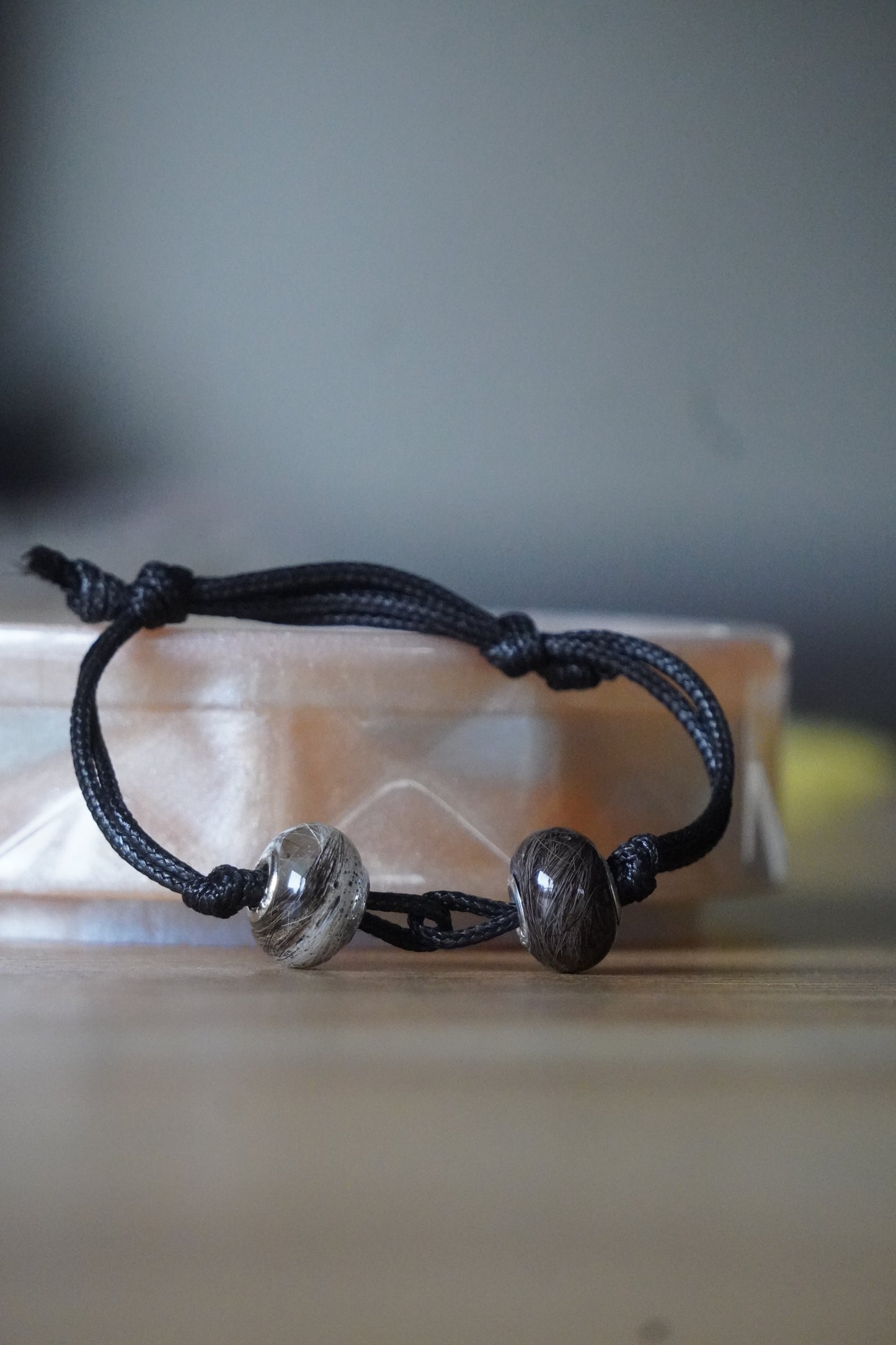 „Treue Großloch - Perle“ – Erinnerungsarmband mit Tierhaar