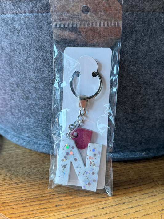 Schlüsselanhänger „N“ mit 💖