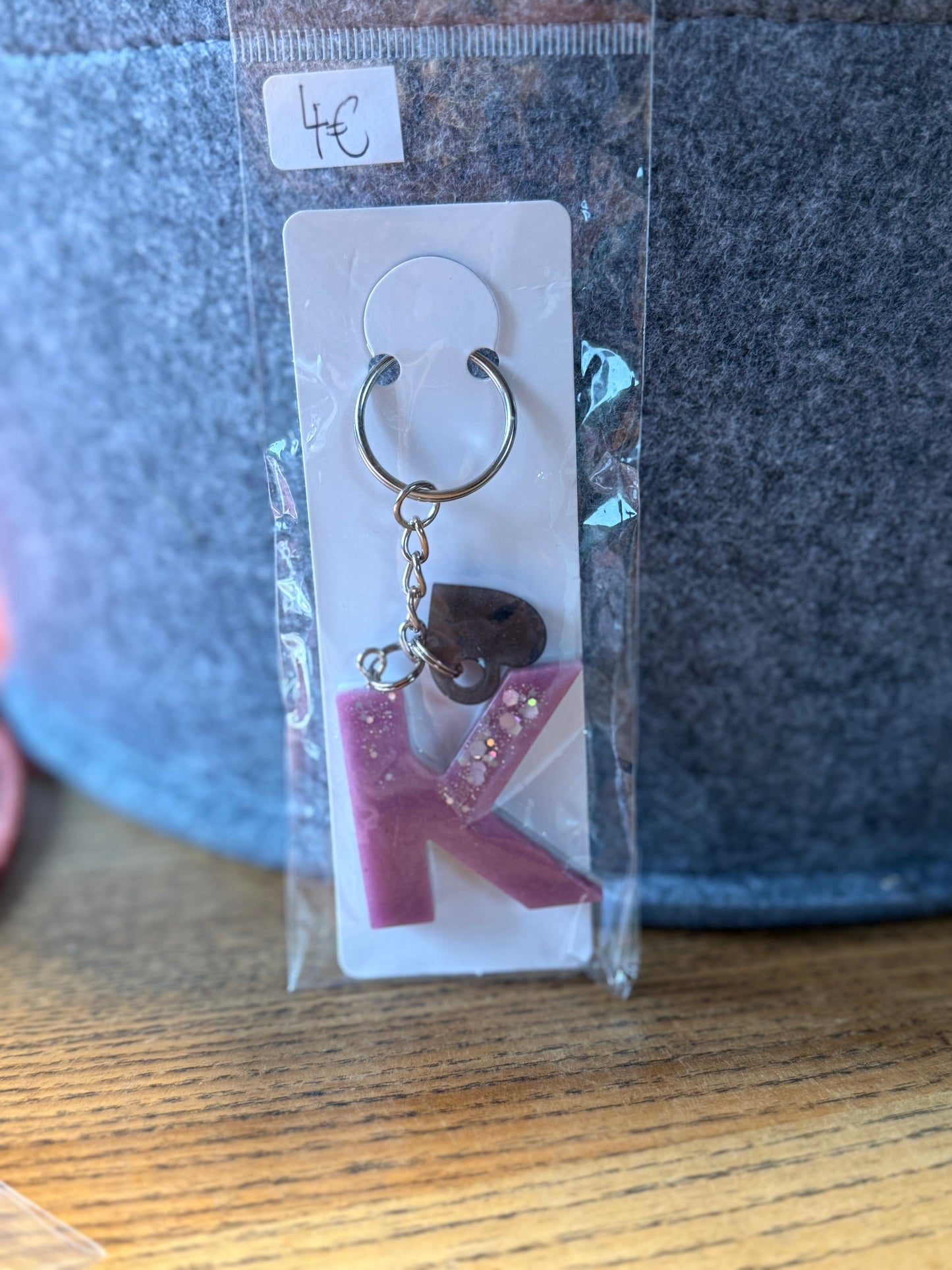 Schlüsselanhänger „K“ Lila